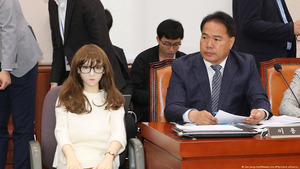 БНСУ-д секс хүүхэлдэй импортлохыг зөвшөөрсөн шүүхийн шийдвэр маргаан дагуулж байна